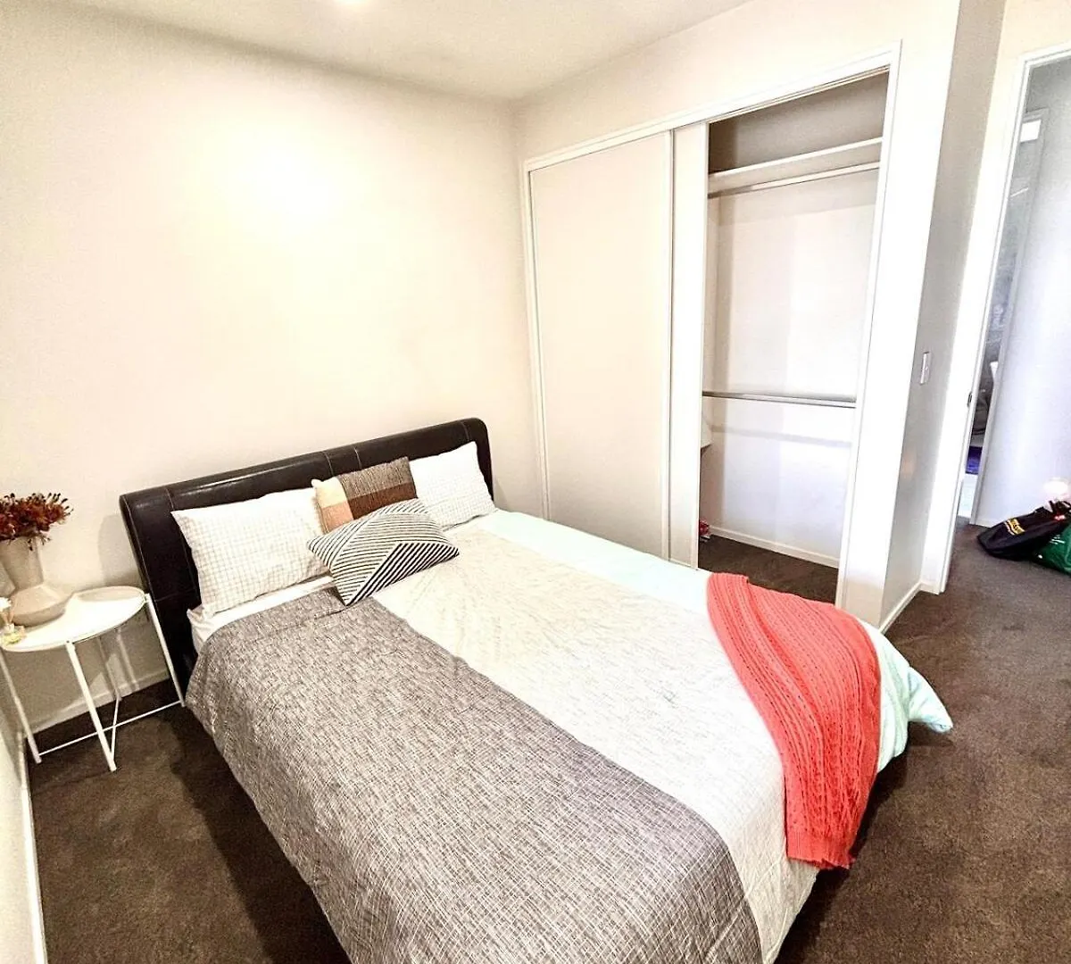 Modern Three Bedroom House クライストチャーチ ニュージーランド